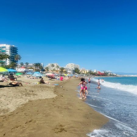 Victoria Luxury Beachfront Apartment In Benalmadena Costa Esterno foto