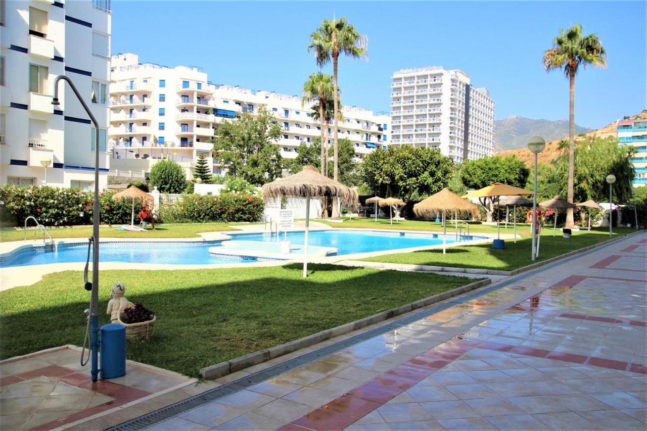 Victoria Luxury Beachfront Apartment In Benalmadena Costa Esterno foto