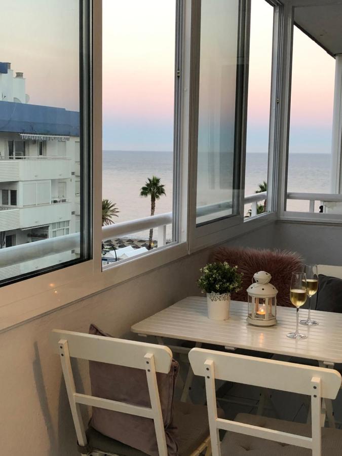 Victoria Luxury Beachfront Apartment In Benalmadena Costa Esterno foto