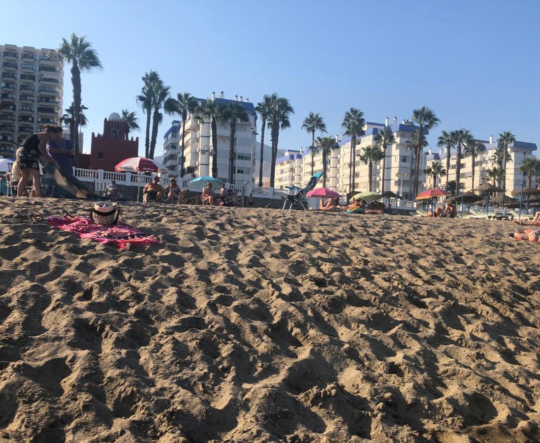 Victoria Luxury Beachfront Apartment In Benalmadena Costa Esterno foto