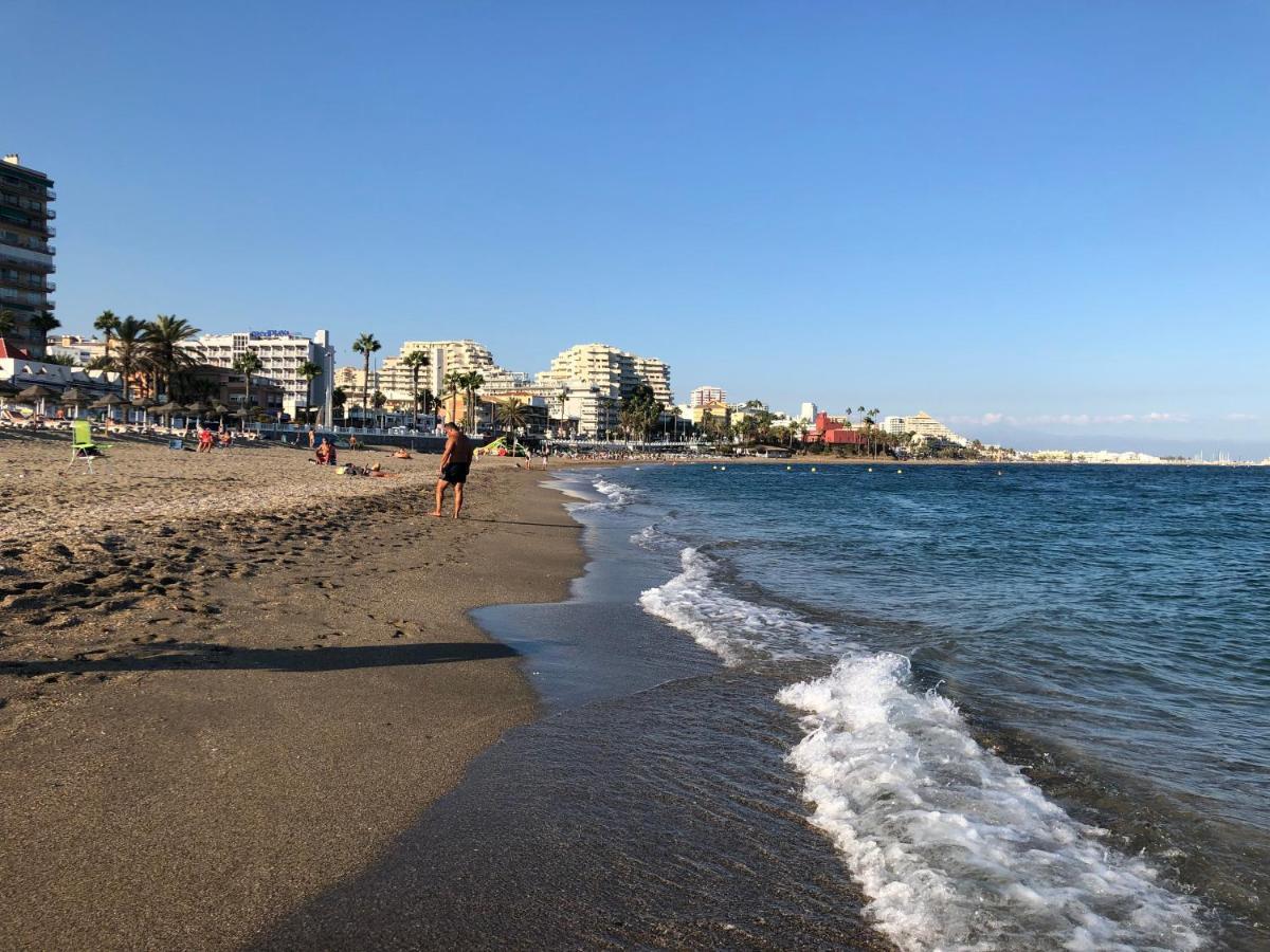 Victoria Luxury Beachfront Apartment In Benalmadena Costa Esterno foto