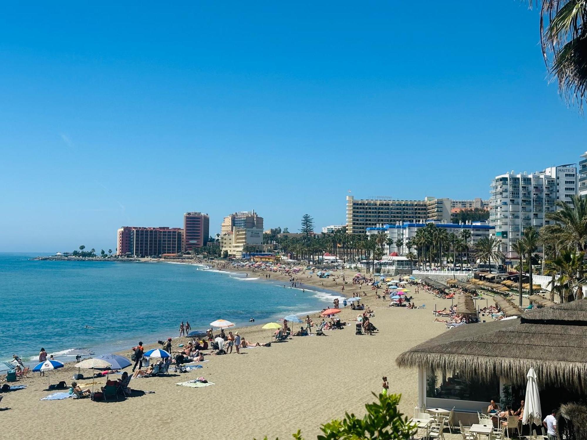 Victoria Luxury Beachfront Apartment In Benalmadena Costa Esterno foto